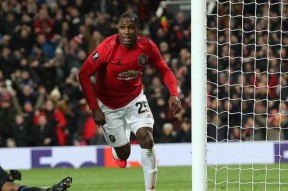 开云官方-中超倒计时，曼联加时末段调整名单，细节引发关注，态度坚定，细节决定成败(突尼斯国家队在中超踢球的)