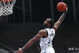 开云中国-加时末段斯图加特绝杀压哨——西甲节点到来，球迷炸锅，医务组通报恢复(哨兵为什么枪弹分离)